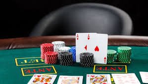 Tampilan antarmuka kasino langsung mujarabjitu di smartphone dengan meja baccarat dan dealer siaran langsung